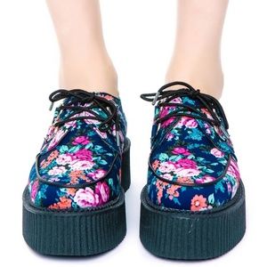 T.U.K. FLORAL

ROUND MONDO CREEPER NWT